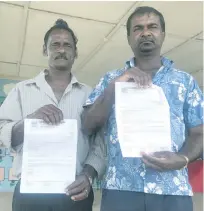  ?? Arieta Vakasukawa­qa ?? Paremnanda Naidu with Ashok Kumar will be among 72 farmers expected to have their tenancy lease agreement formalised on November 13, 2017. Photo: