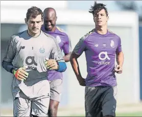  ?? FOTO: EFE ?? Iker Casillas y Oliver Torres, del Porto, preparando el duelo de hoy ante el Galatasara­y