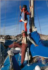  ??  ?? Katrin et Christian Lachmun, les Sailing Clowns, naviguent sur un plan Presles en alu de 1977.