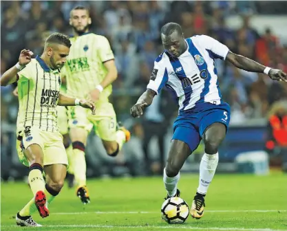  ??  ?? Aboubakar inaugurou o marcador já na segunda parte, após a entrada de Soares