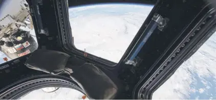  ??  ?? ►Vista del huracán Harvey desde la Estación Espacial Internacio­nal.