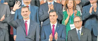  ?? AFP ?? EXTREMOS. El monarca y el líder catalán, un independen­tista radical, no se dirigieron la palabra.