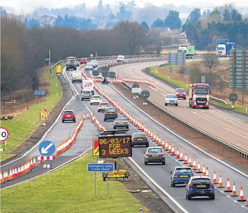  ?? Picture: Steve MacDougall. ?? Traffic slows as it approaches lane restrictio­ns on the M90 near Milnathort.