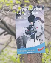  ?? FOTOS: IMAGO ?? Während die Linksparte­i im NRW-Wahlkampf die Heraufsetz­ung des Mindestloh­ns forderte, machte die AfD die Armut im Alter zum Thema eines ihrer Wahlplakat­e. Beide Parteien wollen künftig im Landtag mitwirken.