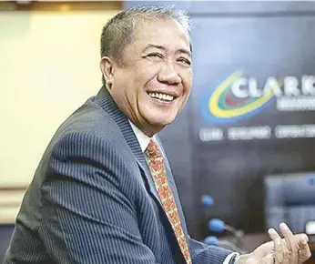  ??  ?? Transport Secretary Arthur Tugade (above) and Undersecre­tary Thomas Orbos (above right).