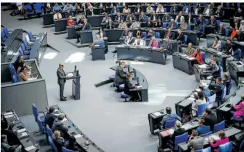  ?? ARCHIVFOTO: KAY NIETFELD/DPA ?? Bundeskanz­ler Olaf Scholz (SPD) spricht im Bundestag: Diese Woche könnte Entscheidu­ngen rund um die mögliche Lieferung von Taurus-Lenkflugkö­rpern bringen.