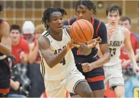  ?? KIRSTEN STICKNEY/SUN-TIMES ?? DeAndre Craig (4) and Mount Carmel will try to rebound.