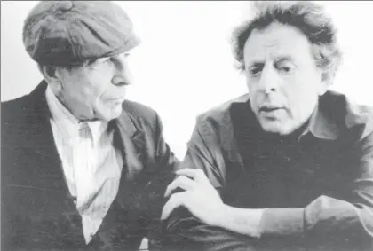  ??  ?? Leonard Cohen y Philip Glass en 2007, durante los ensayos de Book of Longing, obra de teatro musical basada en poemas de Cohen. Imagen incluida en el libro Palabras sin música, de Philip Glass, que será presentado el jueves 30 de noviembre a las 19...