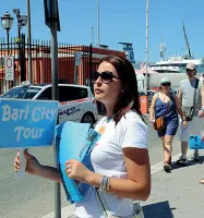  ??  ?? Al porto Sono tanti i crocierist­i che arrivano al porto di Bari, ma c’è un calo tra quanti decidono di visitare la città