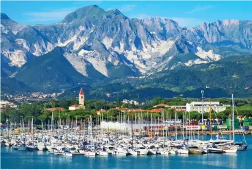  ??  ?? Marble mountains: The Apuan Alps on Tuscany’s northern coast offer thrilling views