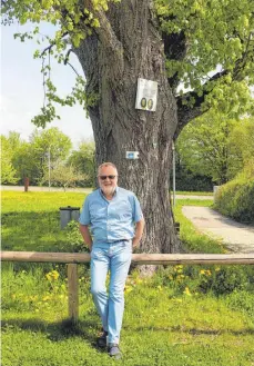  ?? FOTO: BIRGA WOYTOWICZ ?? Die Tour von Erich Zinser, Vorsitzend­er des Schwäbisch­en Albvereins in Biberach, führt zu lokalen Sehenswürd­igkeiten.