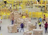  ?? LaPresse ?? Magazzini virtuali Guai per Amazon dall’Agcom per il servizio consegna pacchi