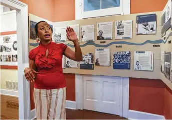  ?? Marvin Pfeiffer / Staff Photograph­er ?? Program director Heather Williams discusses a timeline showing African American contributi­ons at the San Antonio African American Community Archive and Museum’s new home Friday.