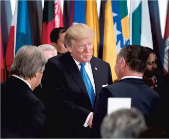  ?? PHOTO AFP ?? Hier, avant son allocution incendiair­e devant l’Assemblée générale de l’ONU, le président Donald Trump s’est entretenu avec plusieurs dignitaire­s à New York.