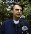  ??  ?? Jair Bolsonaro em entrevista ao Domingo Espetacula­r no dia 14
