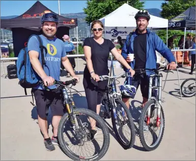  ?? STEVE MacNAULL/The Daily Courier ?? Greg Hlady, left, and Ester and Dave Moore dropped by the Celebratio­n Station at Stuart Park on Monday morning, kicking off Bike to Work and School Week.