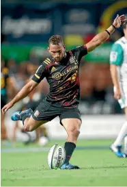  ?? PHOTOS: GETTY IMAGES ?? Aaron Cruden is one of several Chiefs whose imminent departure should give the side added motivation.