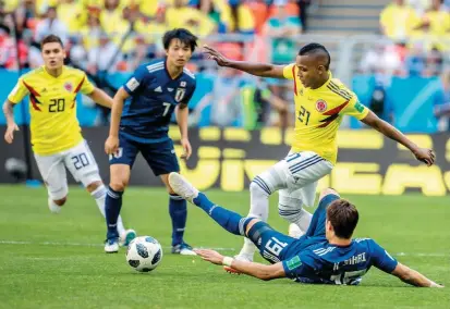  ?? FOTO JUAN A. SÁNCHEZ ?? José Izquierdo (dorsal 21) jugó su primer partido en un Mundial. No contó con fortuna: jugó 70 minutos antes de ser remplazado por Carlos Bacca.