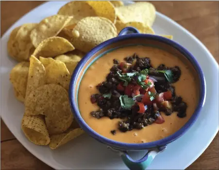  ?? NICOLE HVIDSTEN - MINNEAPOLI­S STAR TRIBUNE ?? Meaty Nacho Dip gets its flavor from seasoned plant-based crumbles and a vegetable-based dip.