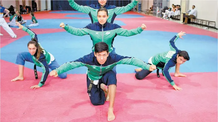  ?? CARLOS CRUZ ?? Daniela Rodríguez (izq), Ana Zulema Ibáñez, Paula Fregoso, Marco Arroyo (centro) y Leonardo Juárez (der), del equipo de poomsae.