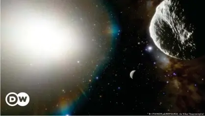  ??  ?? Ilustració­n del asteroide 2021 PH227, visible junto al planeta Mercurio -atrás- y el Sol.