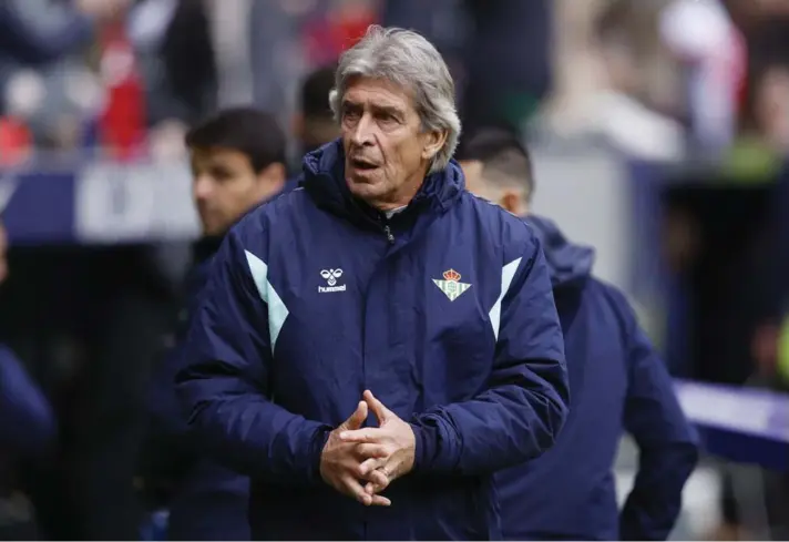  ?? ?? ► La crisis que vive el Real Betis pone al entrenador chileno Manuel Pellegrini en una incómoda situación.