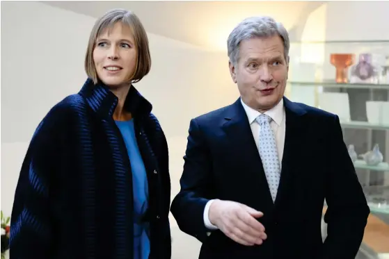  ?? FOTO: JUSSI NUKARI/LEHTIKUVA ?? Finland och Estland har i dag nära relationer. På bilden presidente­rna Kersti Kaljulaid och Sauli Niinistö. Men Konstantin Päts tankar om en union har aldrig väckt ömsesidigt intresse.