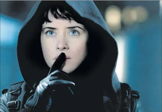  ?? Nadja Klier Sony Pictures ?? “THE GIRL IN THE SPIDER’S WEB”: Lisbeth (Claire Foy) heads for a safe house in a film adaptation of the fourth novel in Stieg Larsson’s Millennium series.