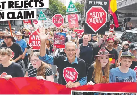  ?? Photos: PETER WALLIS ?? ZEAL: Former Greens leader Bob Brown waves as protesters join the anti-adani march in Brisbane.