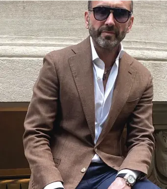  ??  ?? New York-based stylist Giuseppe de Corato, pictured here, specialize­s in classic menswear with an Italian accent.