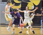  ?? / Kevin Myrick ?? The Rockmart boys basketball team hosted their scrimmage opener at home against Darlington on Nov. 14.