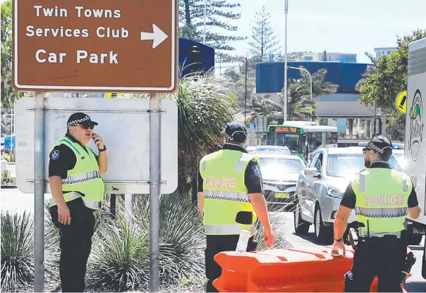  ?? Picture: Scott Powick ?? Police check vehicles trying to enter Queensland through Tweed Heads after borders were closed to Sydney residents.