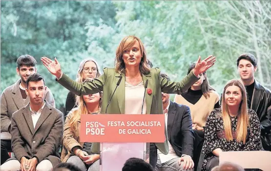  ?? CÉSAR ARXINA / EUROPA PRESS ?? La ministra de Educación y FP, Pilar Alegría, durante un encuentro con militantes socialista­s de Galicia.