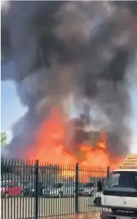  ?? Chaz Roberts ?? A huge plume of smoke rises above the pallet fire in Great Harwood