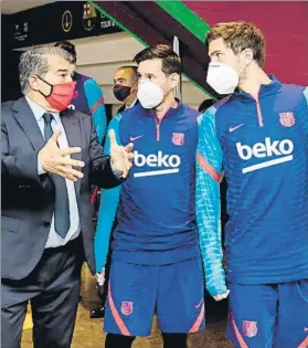  ?? FOTO: FCB ?? Laporta, ayer con Messi y Sergi Roberto en el Museu del FC Barcelona