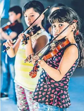  ?? (PRENSA EL CHINGOLO) ?? Amor por la música. La orquesta actúa este sábado.