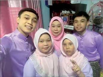  ?? ?? Siti Juliana and her children (from left) Mohamad Aiman, Nur Amalina, Nur Qamarina and Mohamad Aziman.