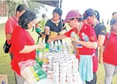  ??  ?? Participan­ts buying Yeo's beverages at the sales booth.