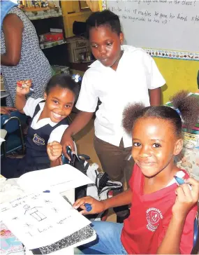  ?? PHOTO BY CARL GILCHRIST ?? These students seem to be enjoying themselves in art class.