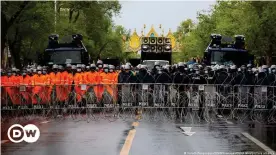  ??  ?? Thai police have faced off against anti-government protesters with water cannons and tear gas