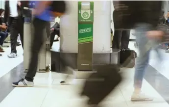  ?? STEVE RUSSELL/TORONTO STAR FILE PHOTO ?? A discount for riders who use the TTC and GO Transit will apply only to those who pay using the Presto fare card.