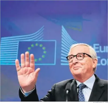  ?? OLIVIER HOSLET / EFE ?? Jean-Claude Juncker ofrece su última rueda de prensa como presidente de la Comisión, ayer en Bruselas.