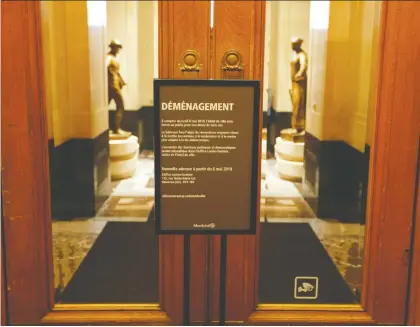  ?? JOHN KENNEY ?? A sign at the front entrance of Montreal city hall informs visitors that the building will be closed for renovation­s as of Monday and directs them to the Lucien Saulnier building at 155 Notre-Dame St. E.