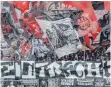  ?? FOTO: IMAGO ?? Mehr als 250 000 Eintracht-Fans wollten beim „Jahrhunder­tspiel“gegen Barcelona dabei sein.