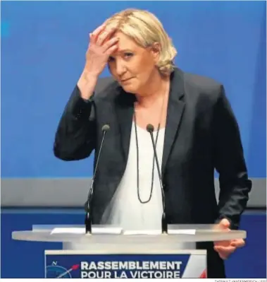  ?? THIBAULT VANDERMERS­CH / EFE ?? Marine Le Pen, presidenta de Agrupación Nacional, interviene en un acto del partido en Lille.