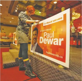  ?? BROWN FILES
DARREN ?? Despite a solid local reputation, New Democrat Paul Dewar lost his seat to Catherine McKenna in the Liberal wave of 2015.