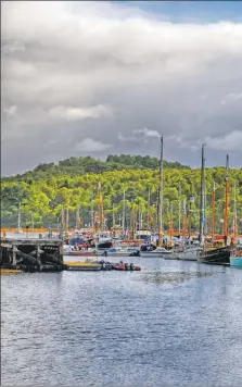  ?? Photo: Pure West Media. ?? A break of sunshine at the marina on Sunday.