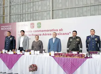  ?? /CORTESÍA: GOBIERNO DEL ESTADO ?? Autoridade­s estatales y del Ejército conmemorar­on el 108 aniversari­o de la Fuerza Aérea en la estación militar de Atlangatep­ec