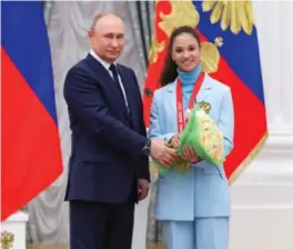  ?? Foto: Sputnik/reuters/ntb ?? ⮉ Veronika Stepanova ble hedret for Ol-gullene i 2022. Hun har støttet Vladimir Putin aktivt i sosiale medier. Er det mulig å fastslå at det skjer frivillig?