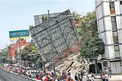  ?? FOTOS: ESPECIAL ?? El terremoto provocó la movilizaci­ón de miles de personas en la capital del país